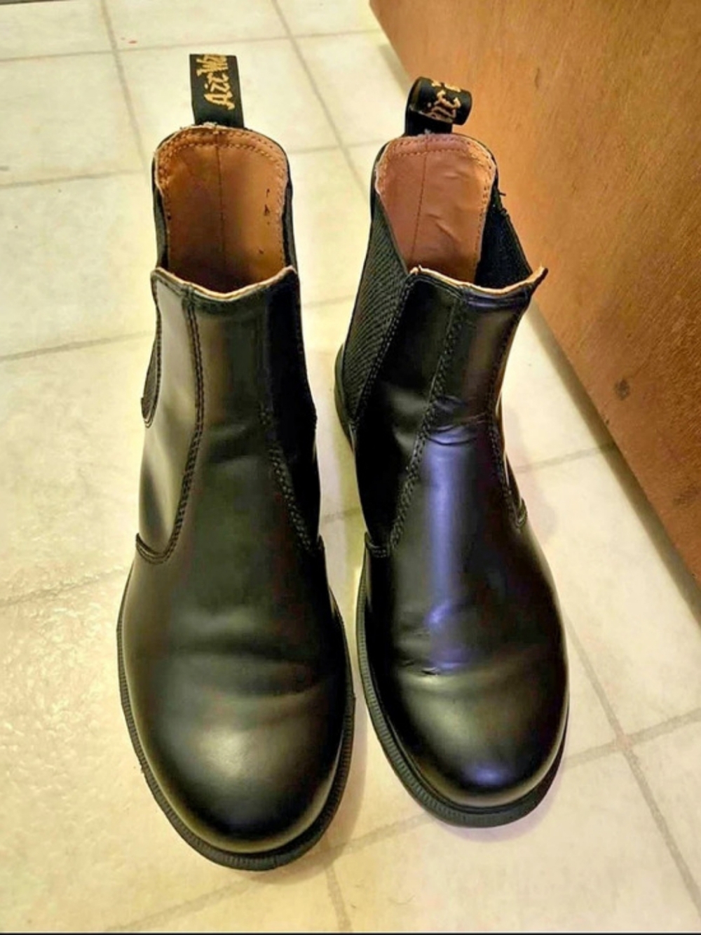 Dr. Martens 2976 Smooth Leather Chelsea Boots Black US 6M Or Size 7W